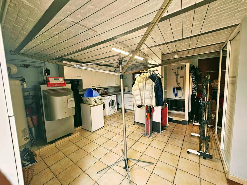 Maison - 250 m² - 9 pièces