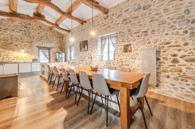 Maison - 280 m² - 12 pièces