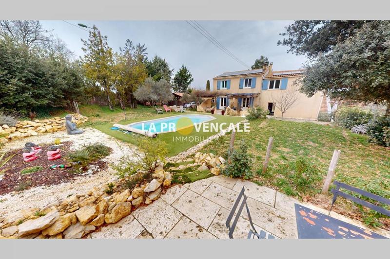 Maison - 167 m² - 10 pièces