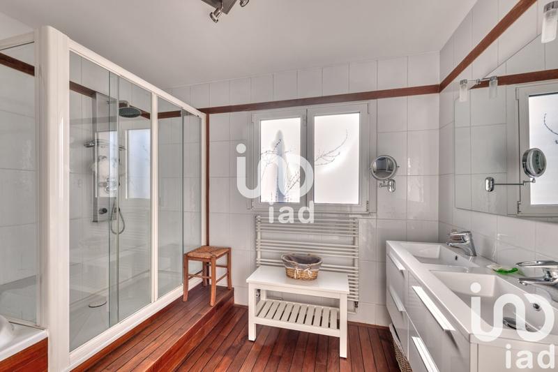 Maison - 237 m² - 8 pièces