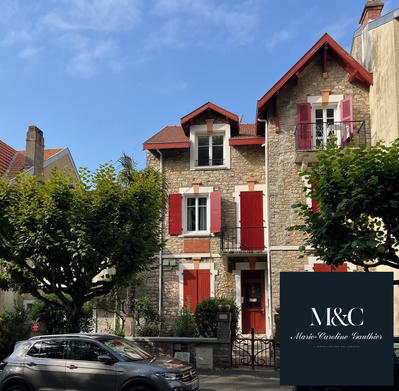 Appartement - 194 m² - 9 pièces