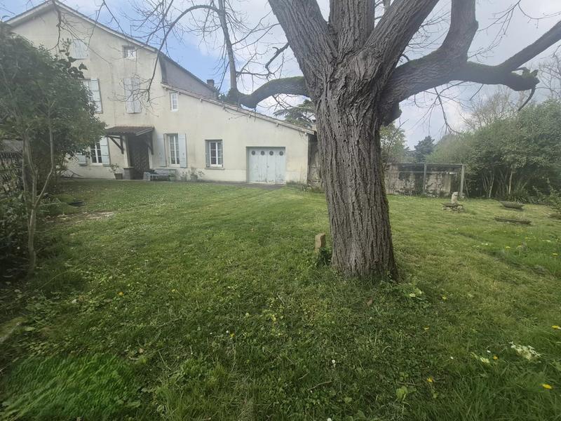 Maison - 279 m² - 8 pièces