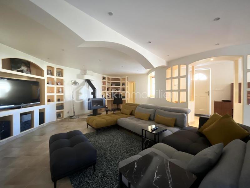 Maison - 201 m² - 7 pièces