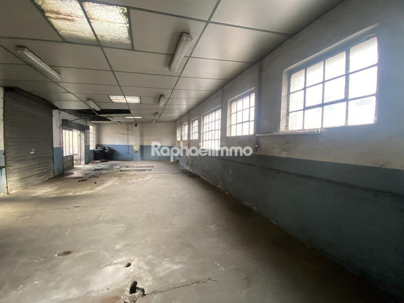 Local d'activités - 100 m²