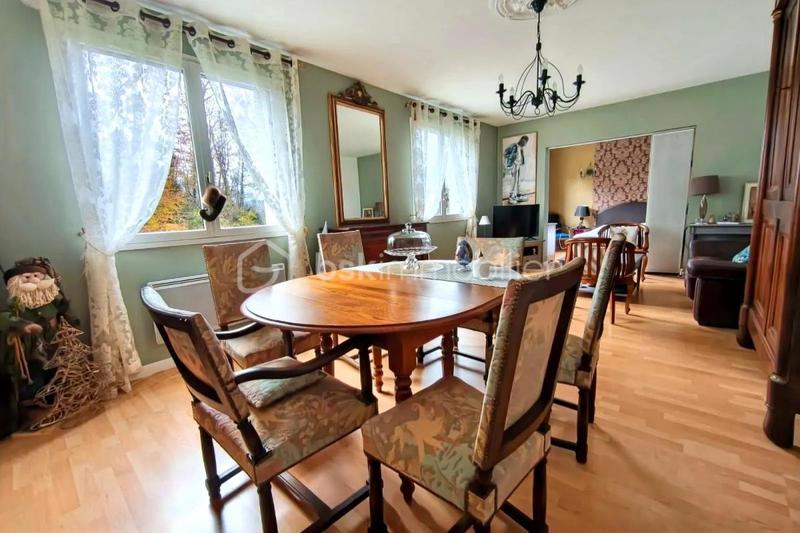 Maison - 215 m² - 8 pièces