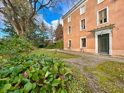 Maison de maîtres - 250 m² - 8 pièces