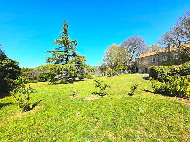 Maison - 387 m² - 10 pièces