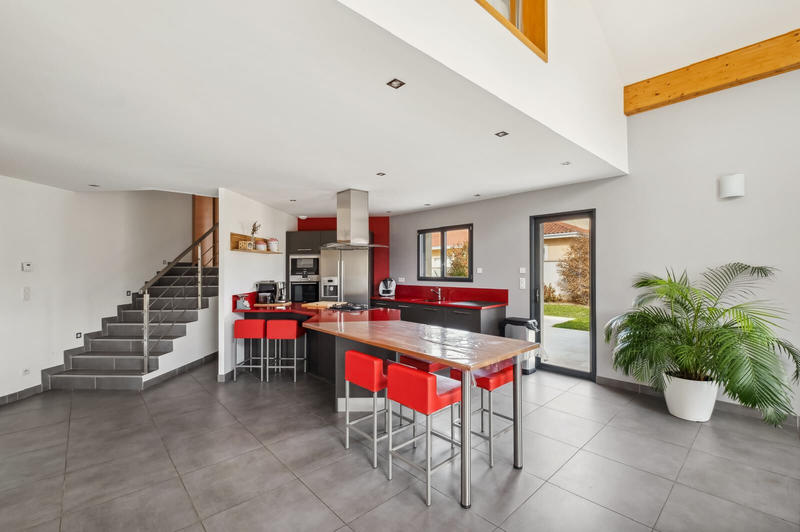 Maison - 140 m² - 6 pièces