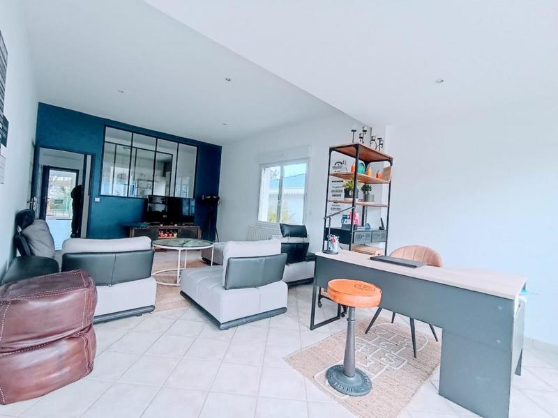 Maison - 220 m² - 10 pièces