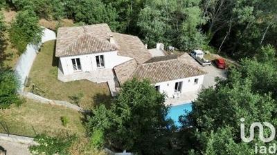 Maison - 240 m² - 7 pièces