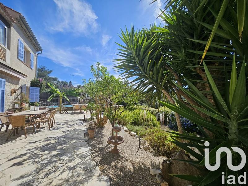 Maison - 323 m² - 12 pièces