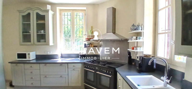 Maison - 350 m² - 15 pièces