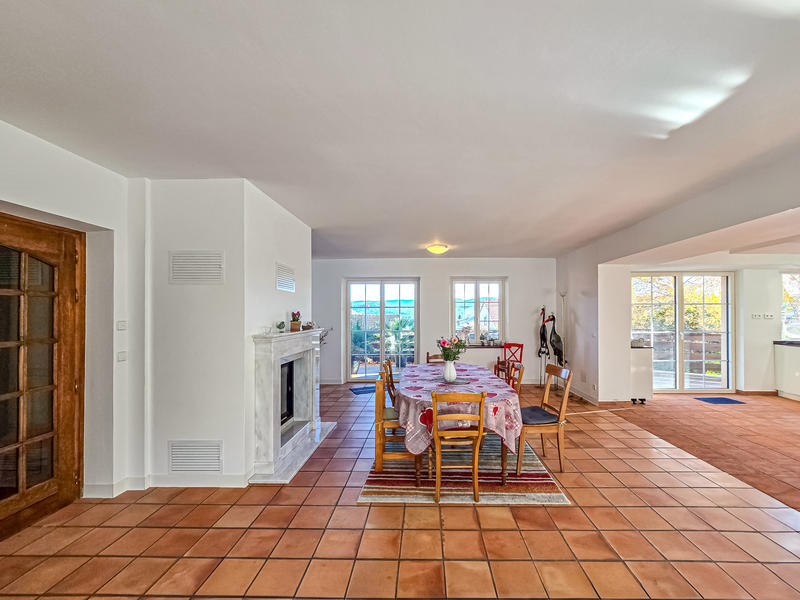 Maison - 305 m² - 6 pièces