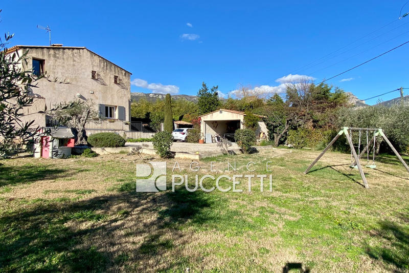 Villa - 180 m² - 6 pièces