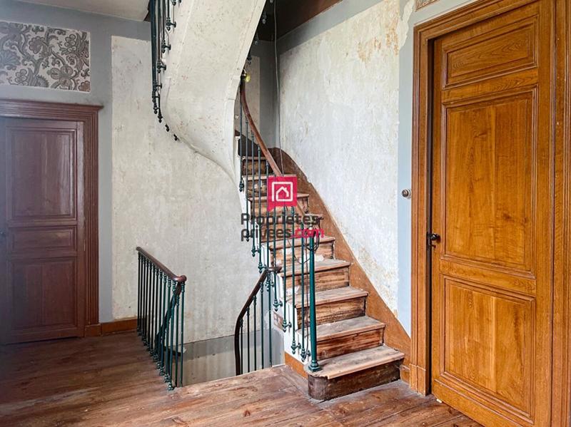 Maison - 266 m² - 8 pièces