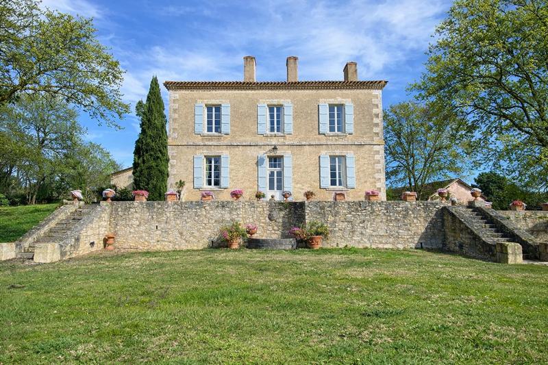 Maison - 665 m² - 20 pièces