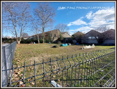 Terrain constructible - 1 400 m²