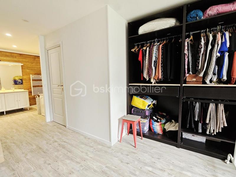 Maison traditionnelle - 250 m² - 8 pièces