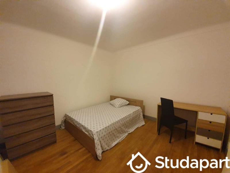 Chambre - 11 m² - 1 pièce