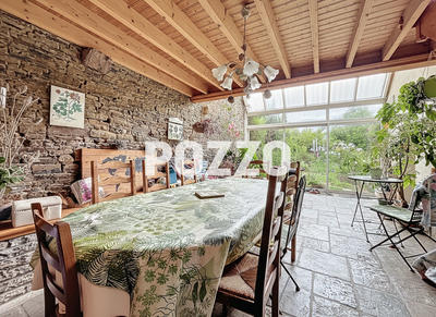 Maison - 260 m² - 10 pièces