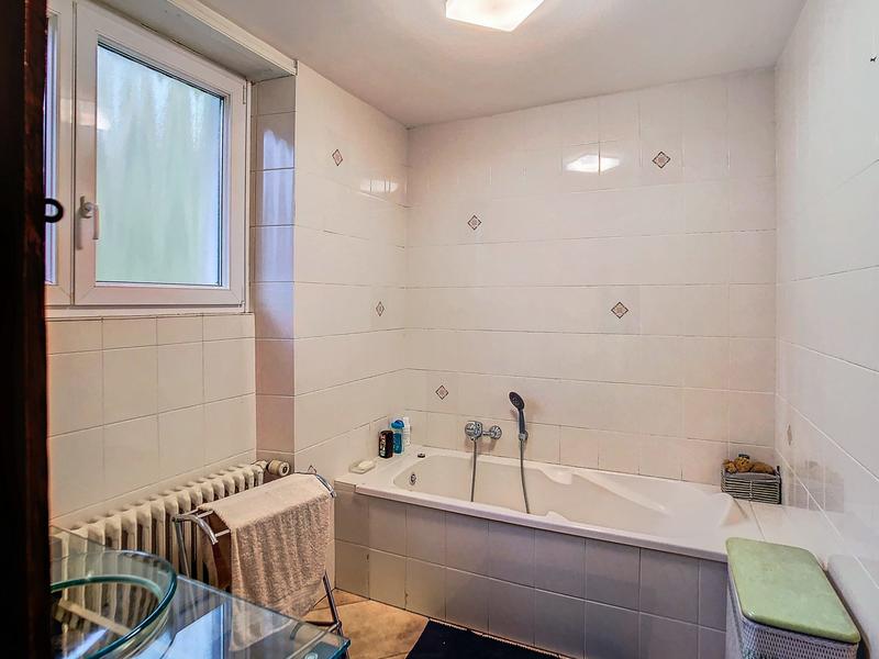 Maison - 233 m² - 8 pièces