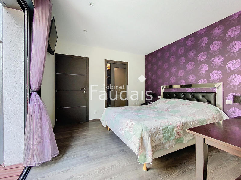 Maison - 224 m² - 8 pièces