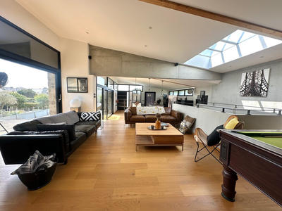 Maison - 250 m² - 7 pièces