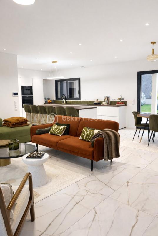 Maison - 243 m² - 7 pièces