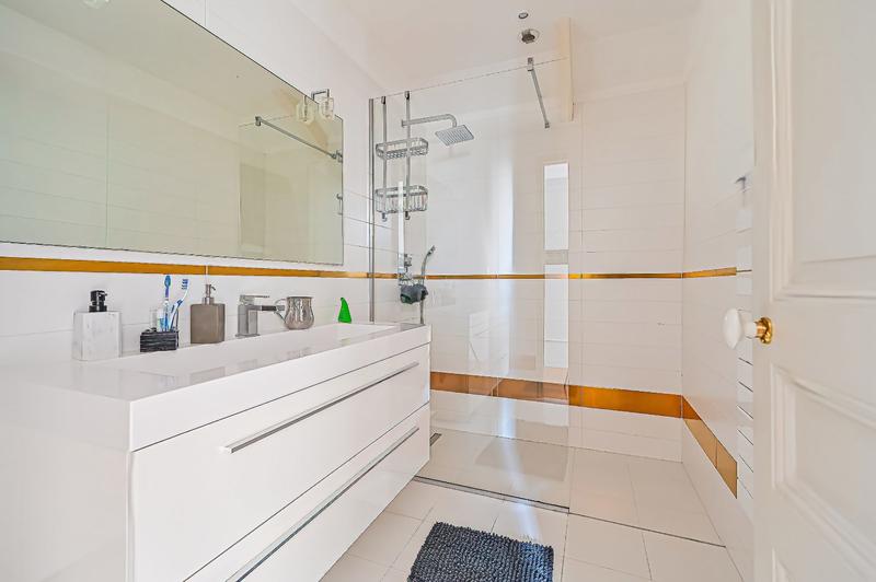 Maison - 340 m² - 8 pièces