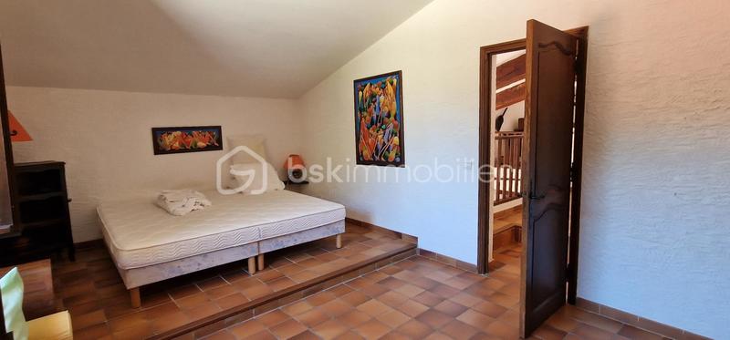 Propriété - 207 m² - 6 pièces