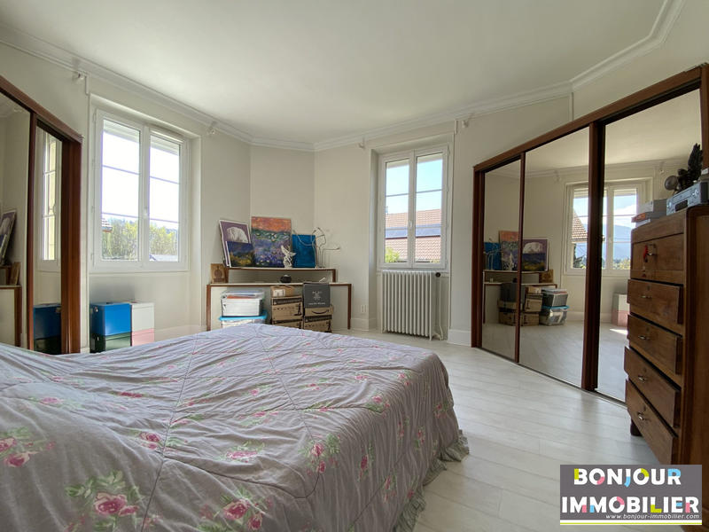 Maison traditionnelle - 176 m² - 6 pièces