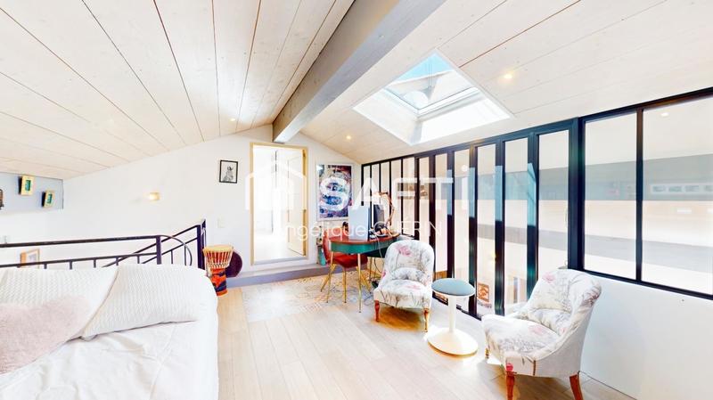 Maison - 318 m² - 9 pièces