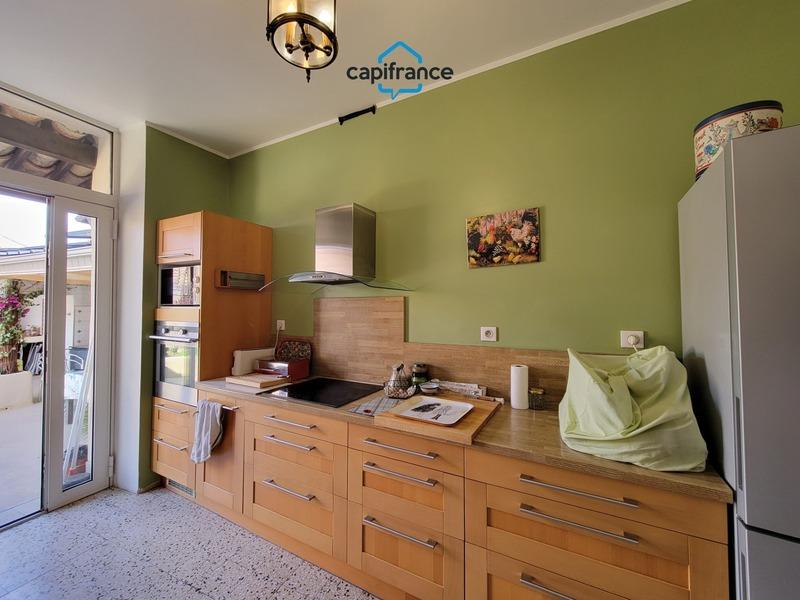 Maison traditionnelle - 252 m² - 10 pièces