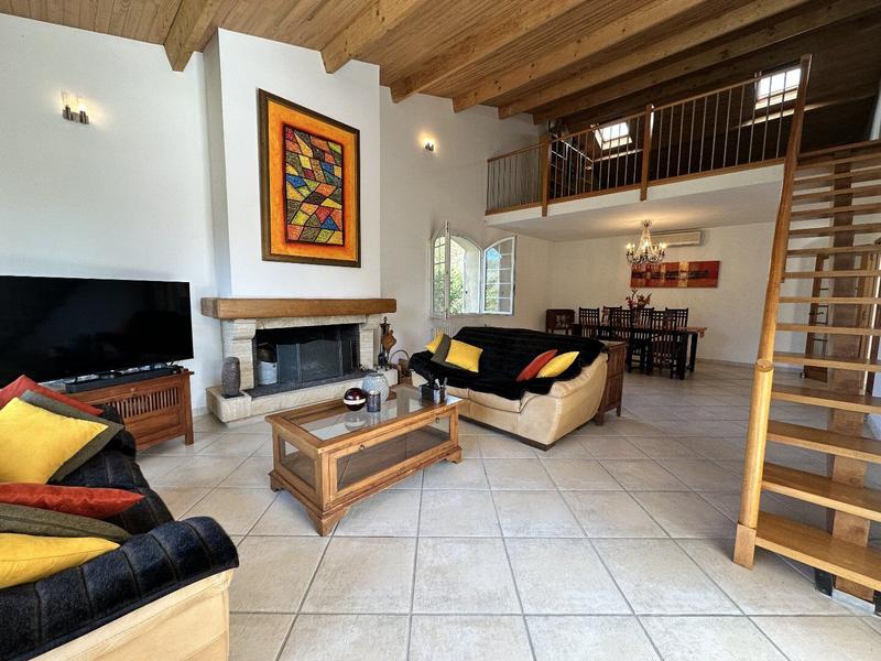 Villa - 215 m² - 7 pièces