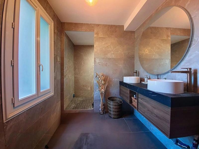 Maison - 195 m² - 7 pièces