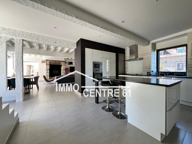 Maison - 195 m² - 6 pièces