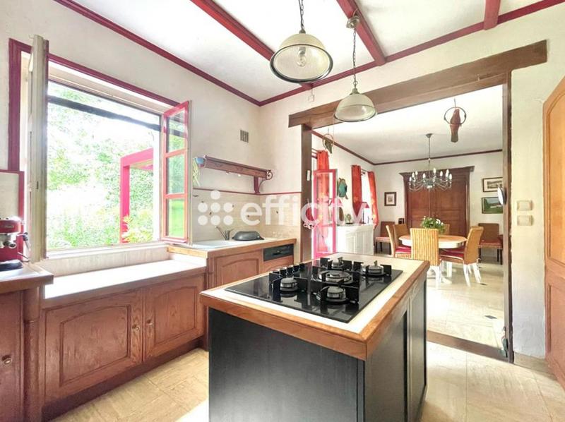 Maison - 300 m² - 10 pièces