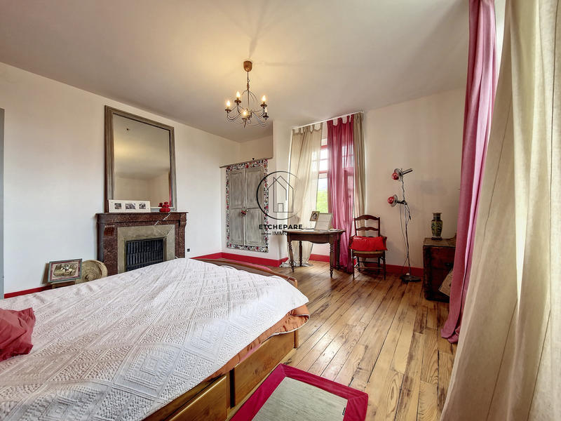 Maison - 351 m² - 7 pièces