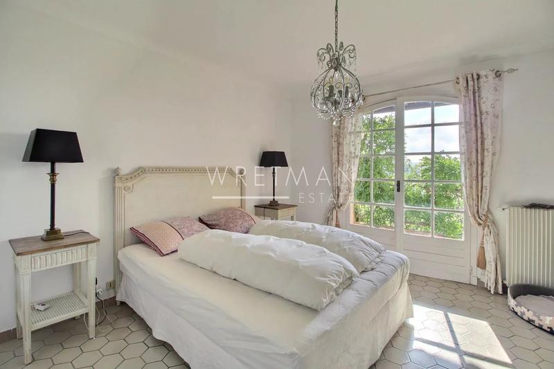 Villa - 233 m² - 5 pièces