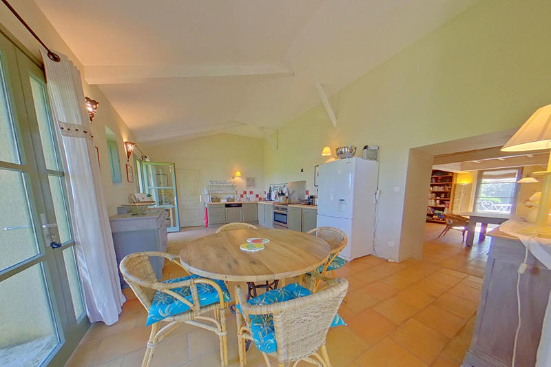 Maison - 210 m² - 5 pièces