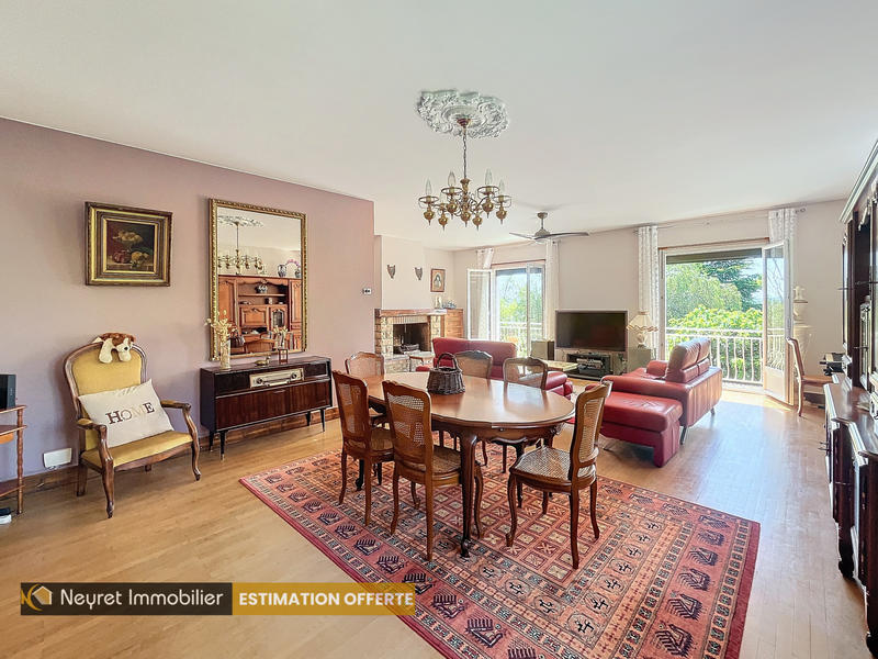 Maison - 200 m² - 8 pièces