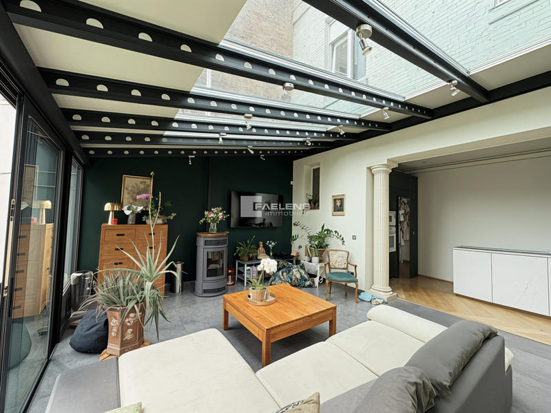 Maison - 260 m² - 8 pièces