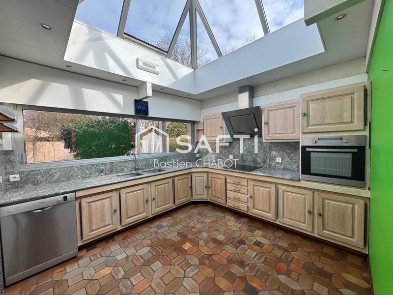 Maison - 252 m² - 6 pièces