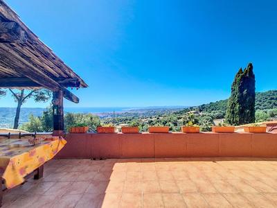 Propriété - 256 m² - 7 pièces