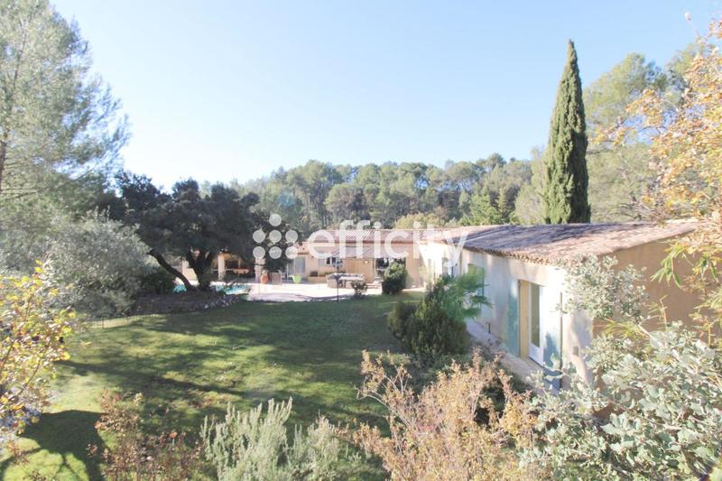 Maison - 238 m² - 8 pièces