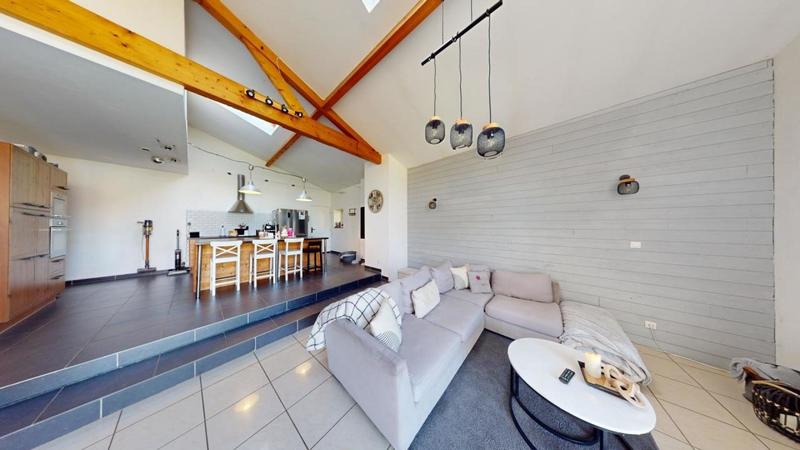 Maison - 217 m² - 9 pièces