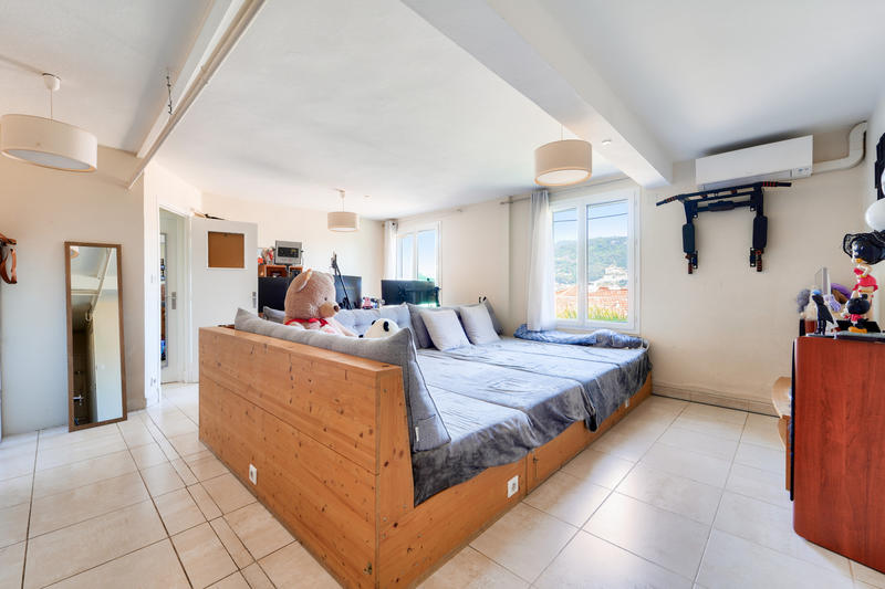 Maison - 170 m² - 7 pièces