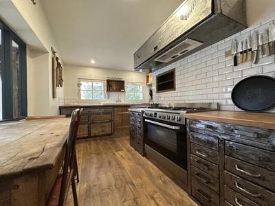 Propriété - 338 m² - 10 pièces