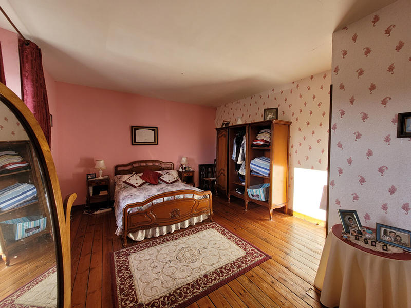 Maison - 244 m² - 8 pièces