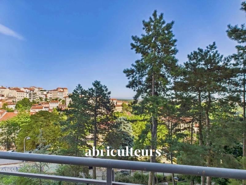 Appartement ancien - 87 m² - 3 pièces